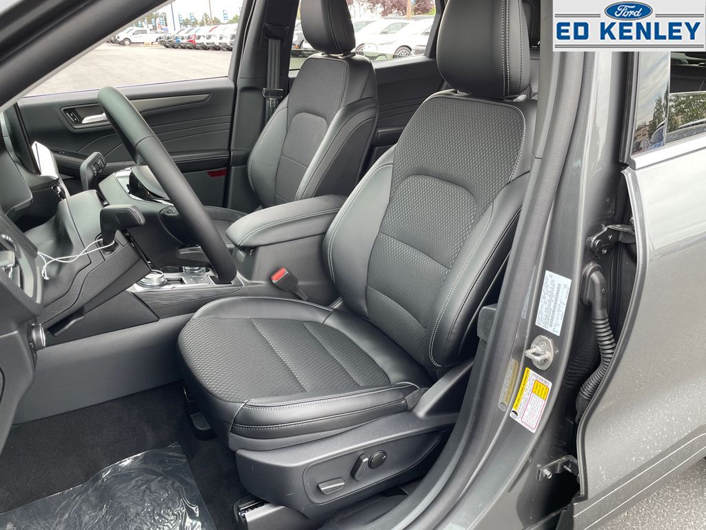 2025 Ford Escape Plug-In Hybrid photo 3