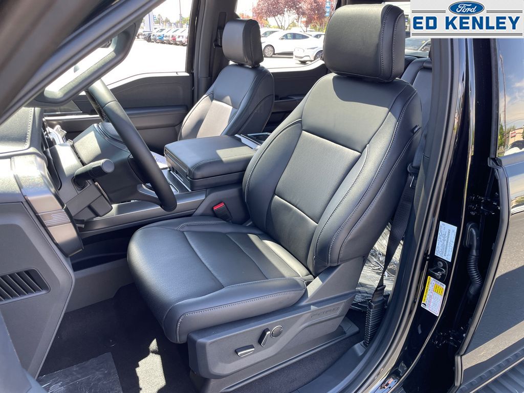 2025 Ford F-150 Lariat photo 3