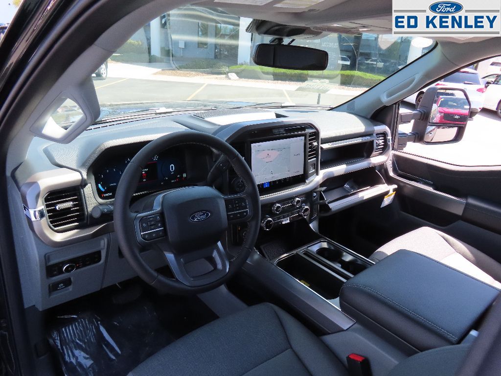 2025 Ford F-150 XLT photo 4