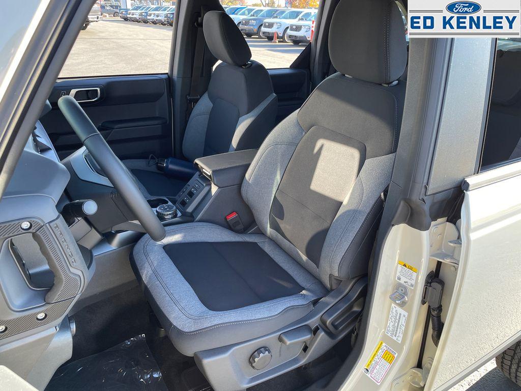 2025 Ford Bronco Big Bend photo 2