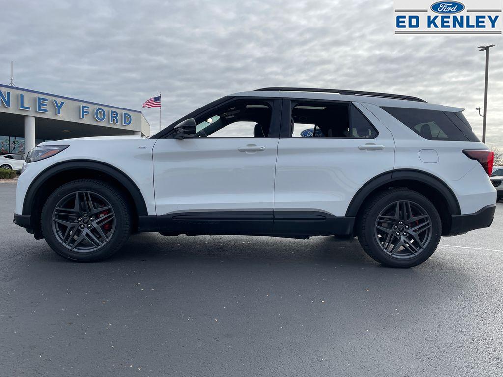 2026 Ford Explorer ST-Line photo 2