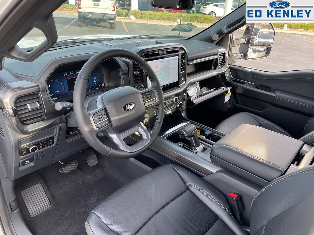 New 2025 Ford F-150 Lariat TRUCK