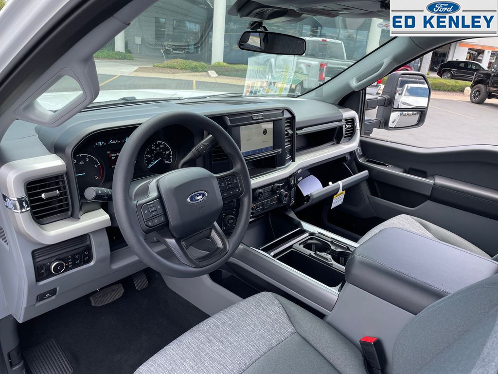 2025 Ford F-250 XLT photo 4