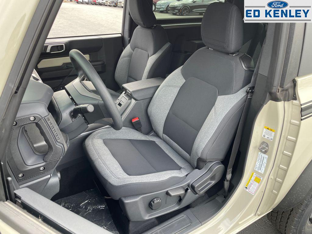 2025 Ford Bronco Base photo 3