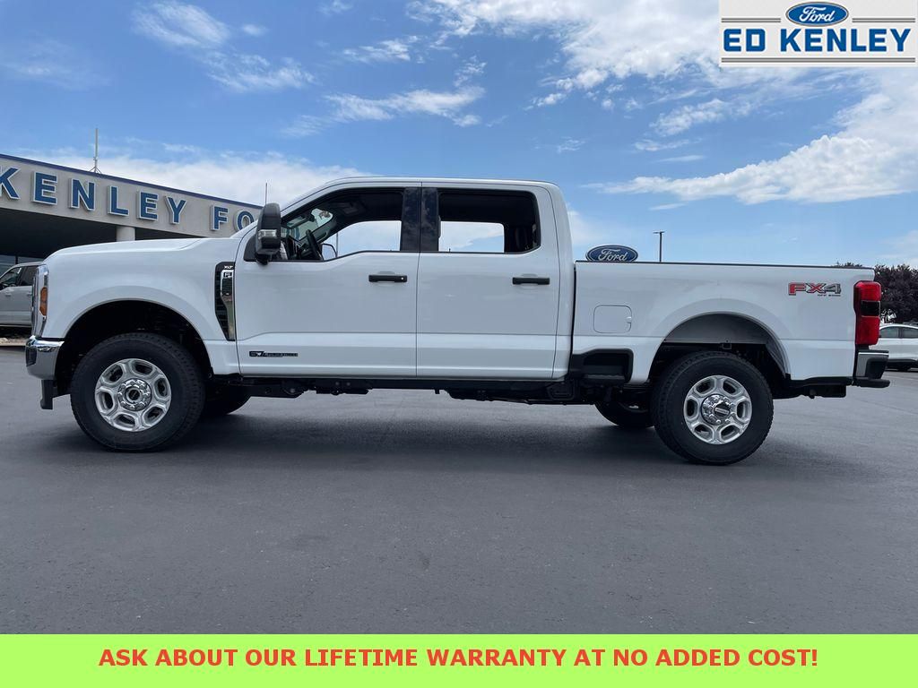 2025 Ford F-250 XLT photo 2