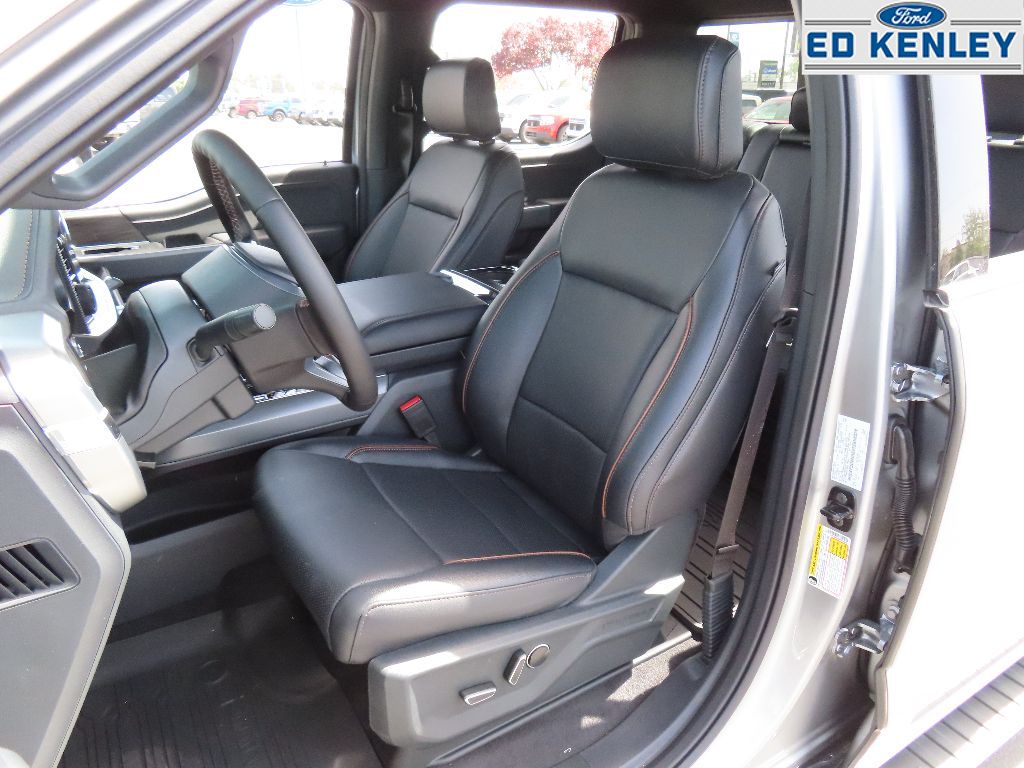 2025 Ford F-150 Lariat photo 3