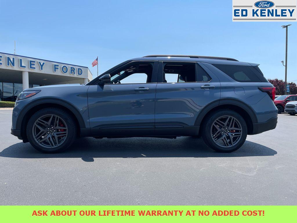 2025 Ford Explorer ST photo 2