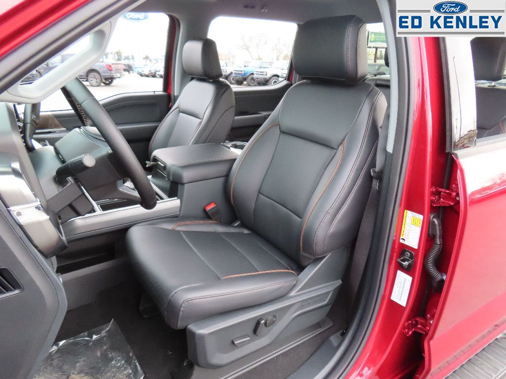 2025 Ford F-350 Lariat photo 3