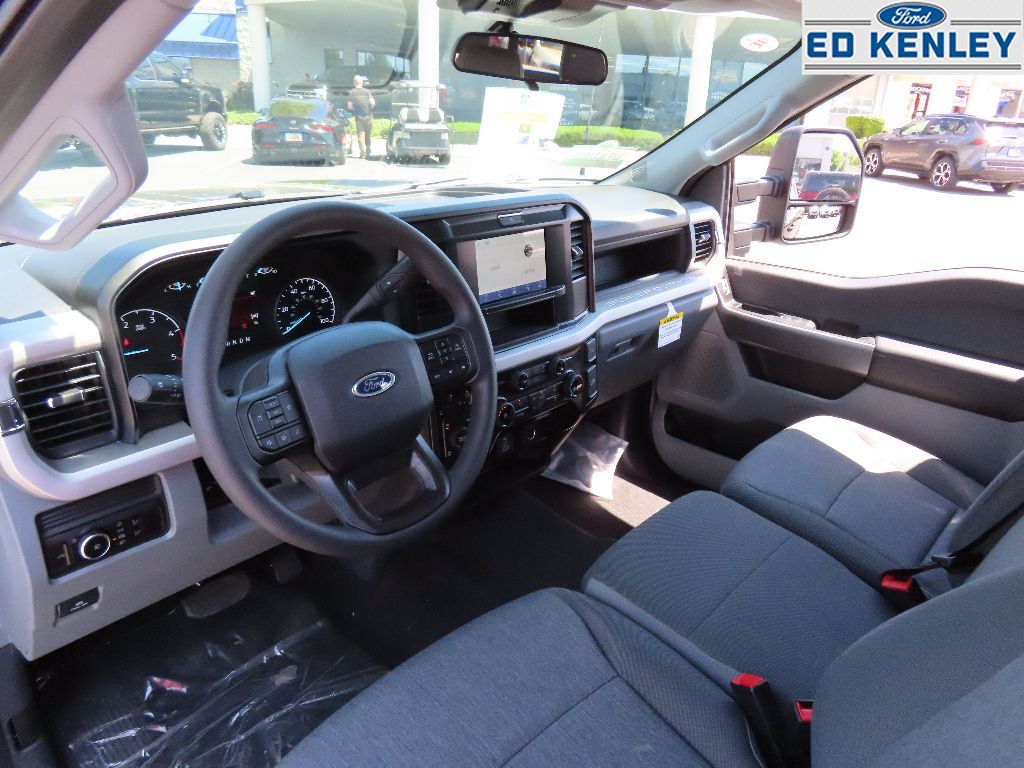 2025 Ford F-350 XL photo 4