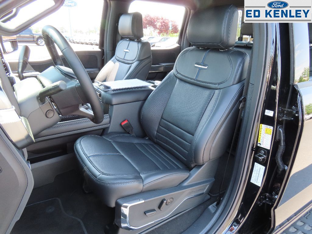 2025 Ford F-350 Platinum photo 3