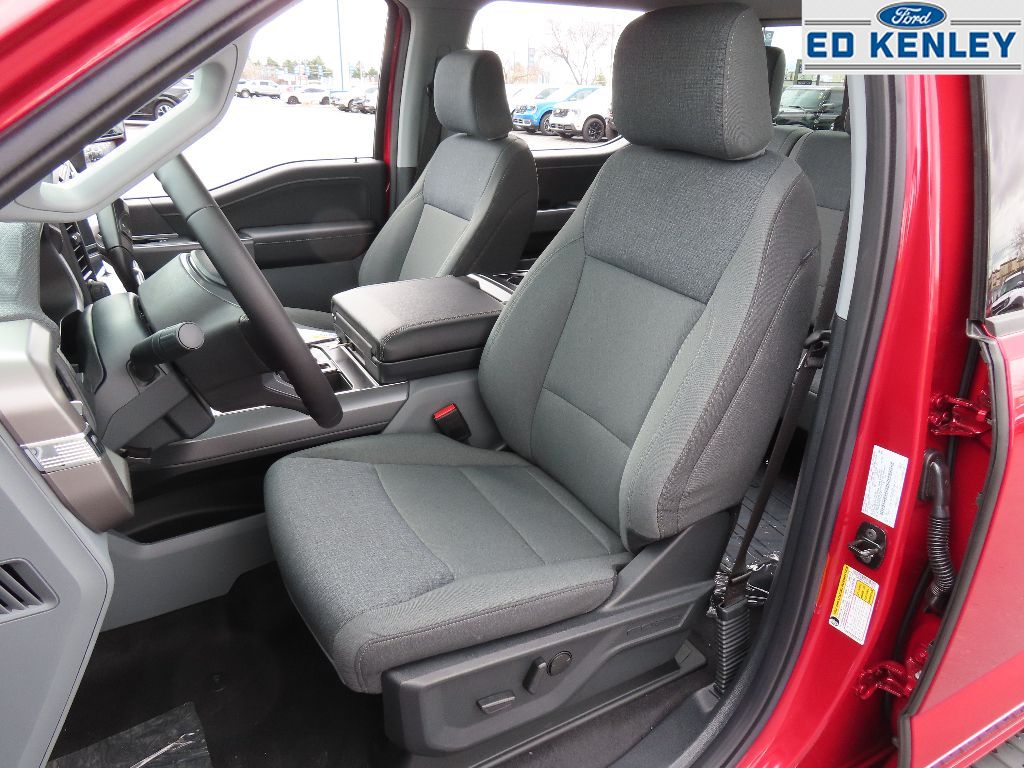 2025 Ford F-150 XLT photo 3