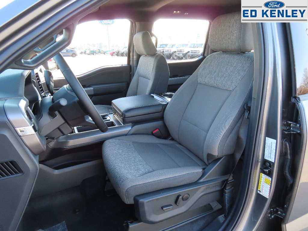 2025 Ford F-150 XLT photo 3