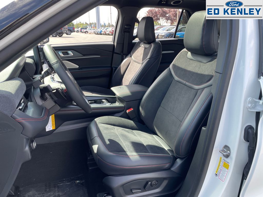 2025 Ford Explorer ST photo 3