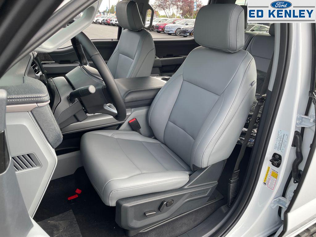 2025 Ford F-150 Lightning photo 3