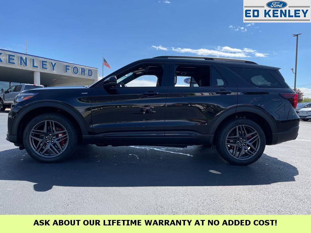 2025 Ford Explorer ST-Line photo 2