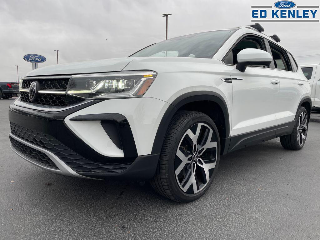 2023 Volkswagen Taos SEL's photo