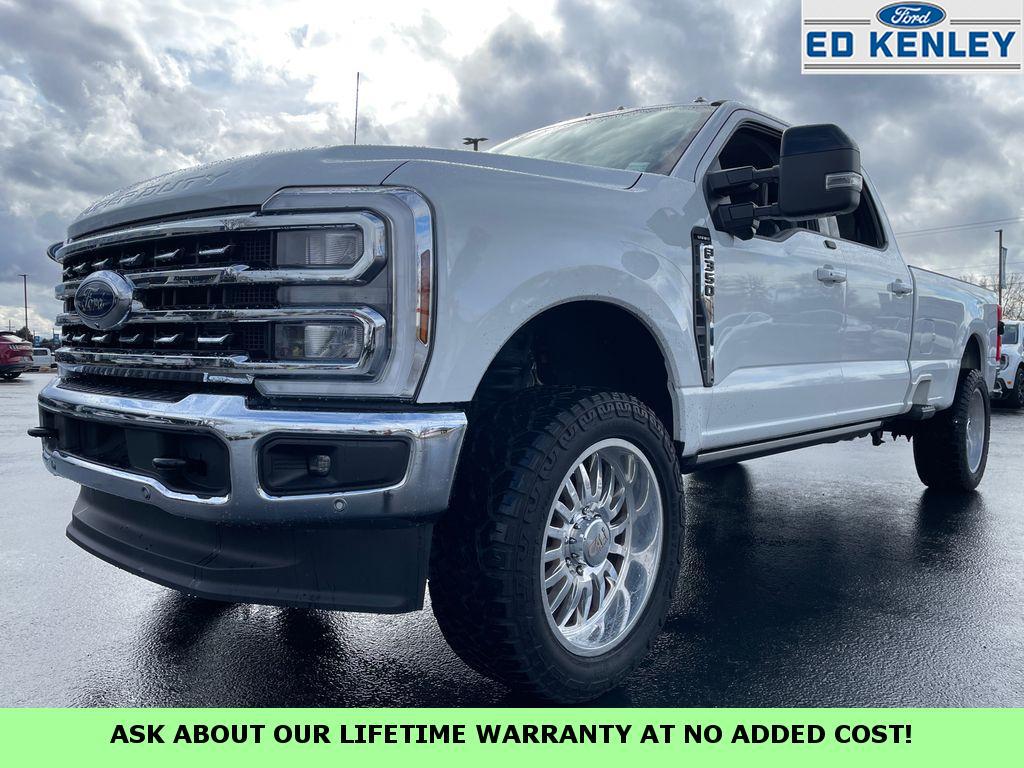 2025 Ford F-350 Super Duty Lariat's photo