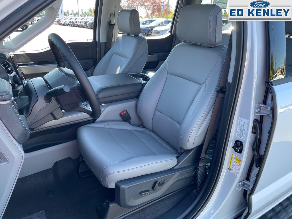 2025 Ford F-150 Lightning photo 2