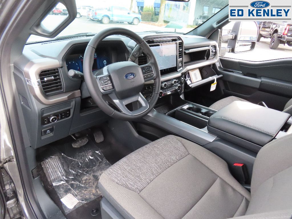 2025 Ford F-150 XLT photo 4