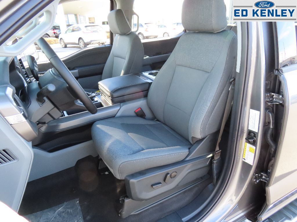 2025 Ford F-150 XLT photo 3