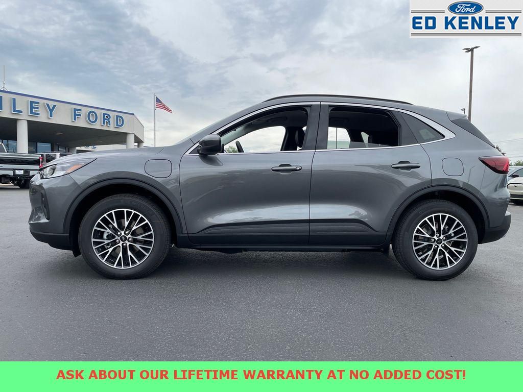 2025 Ford Escape Plug-In Hybrid photo 2