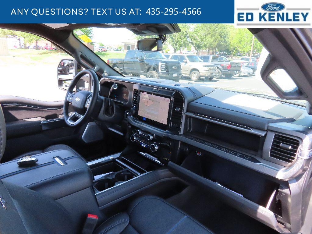 2025 Ford F-350 Super Duty Platinum - Photo 35