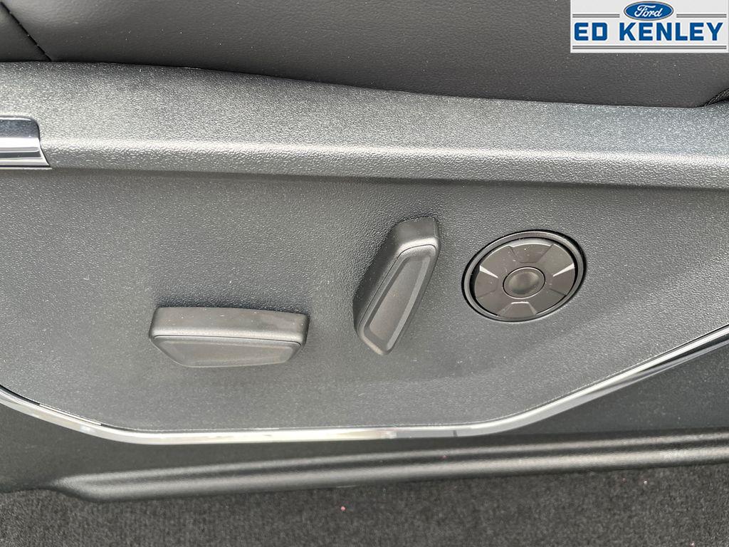 2026 Ford F-350 Platinum photo 4