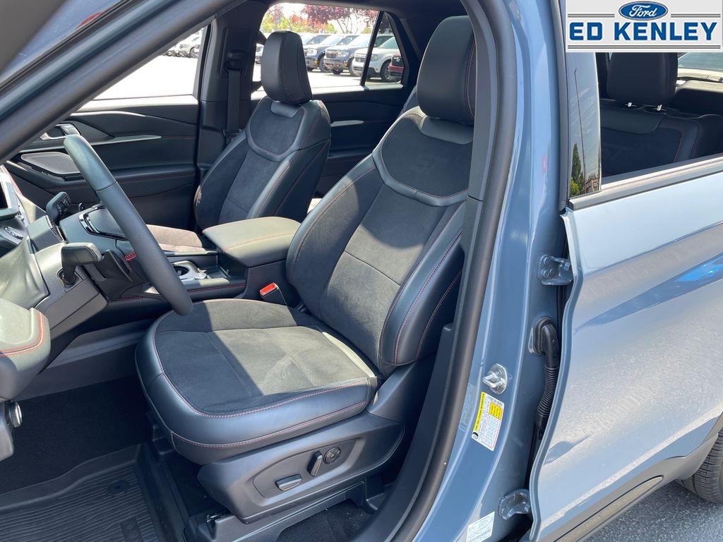2025 Ford Explorer ST photo 3