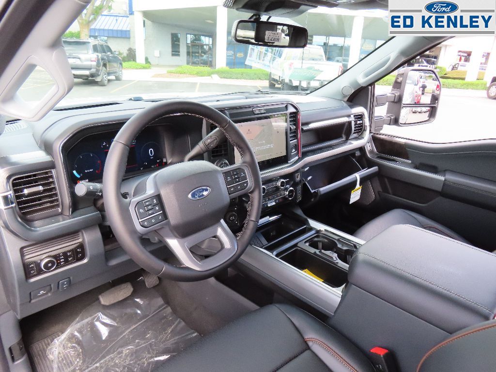 2025 Ford F-350 Lariat photo 4