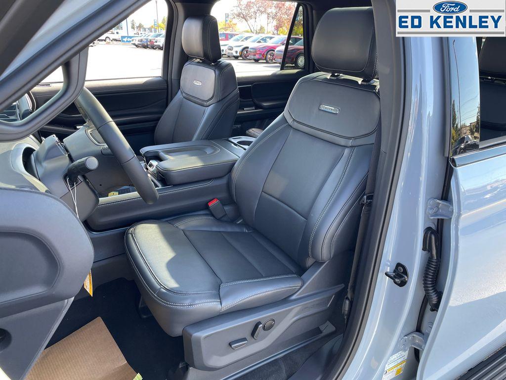 2025 Ford Expedition MAX Platinum photo 3