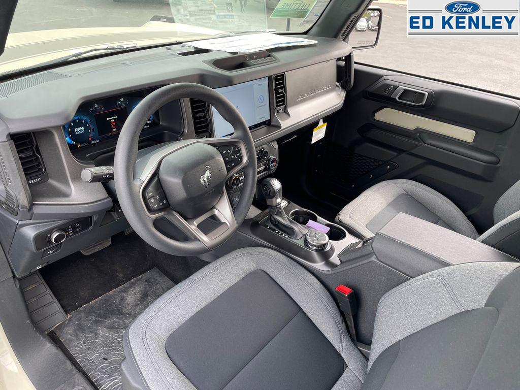 2025 Ford Bronco Base photo 4