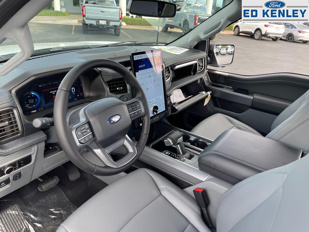 2025 Ford F-150 Lightning photo 4