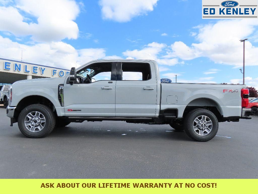 2025 Ford F-350 Lariat photo 2