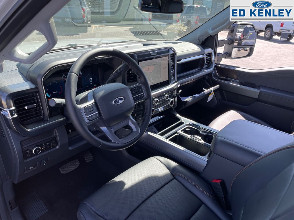 2025 Ford F-350 Lariat photo 4