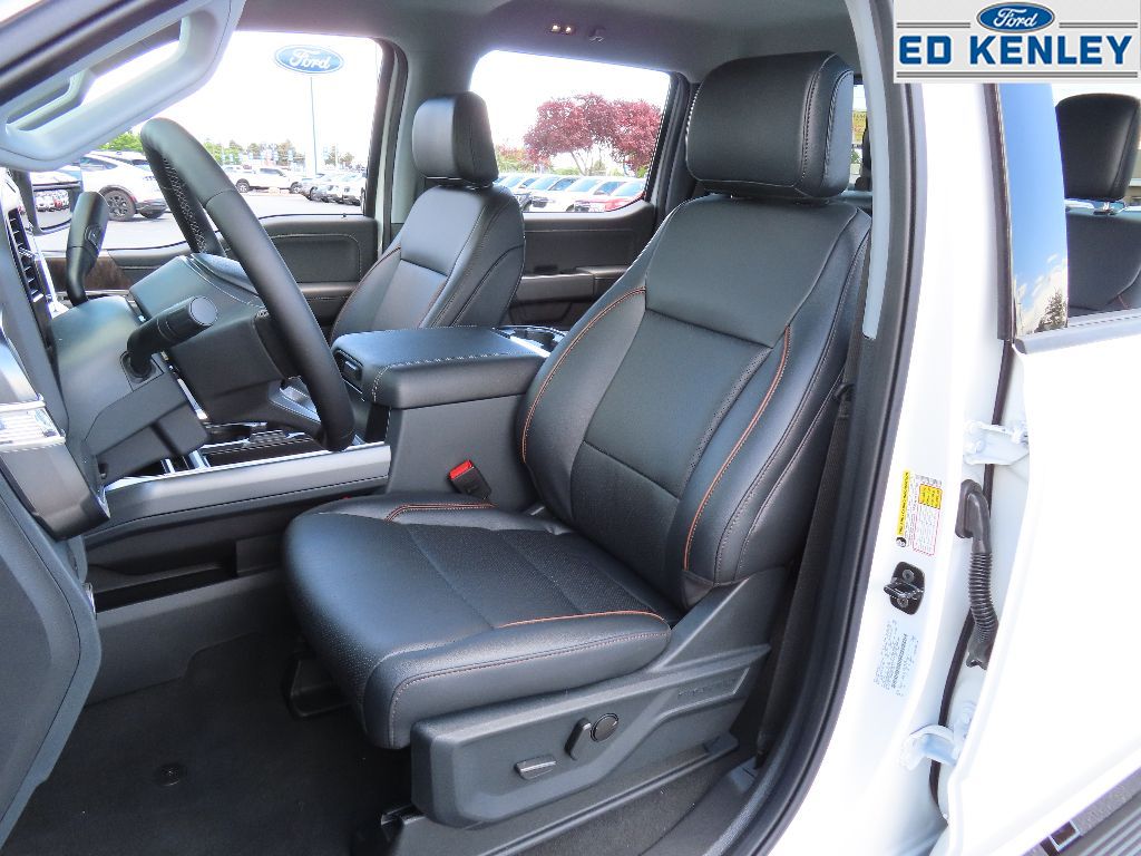 2025 Ford F-350 Lariat photo 2