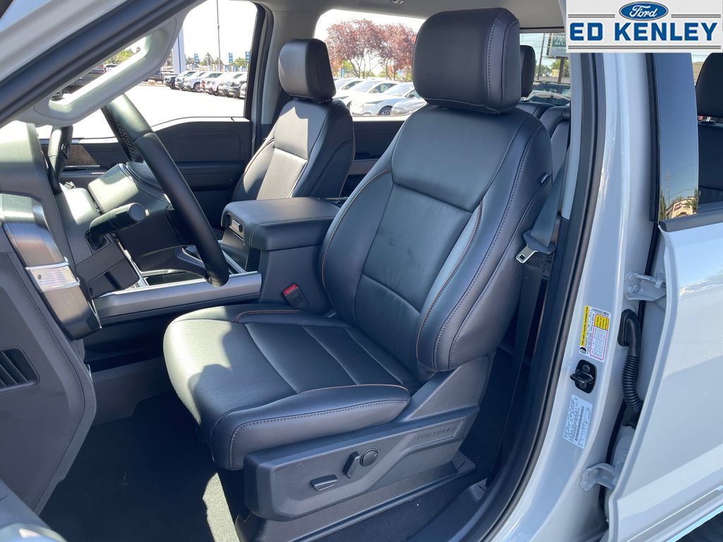 2025 Ford F-350 Lariat photo 3