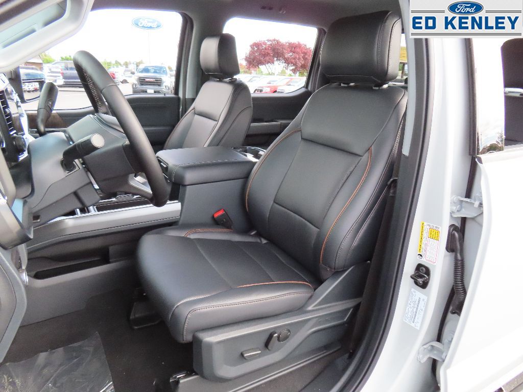2025 Ford F-350 Lariat photo 3