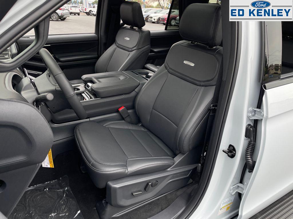 2025 Ford Expedition MAX Platinum photo 3