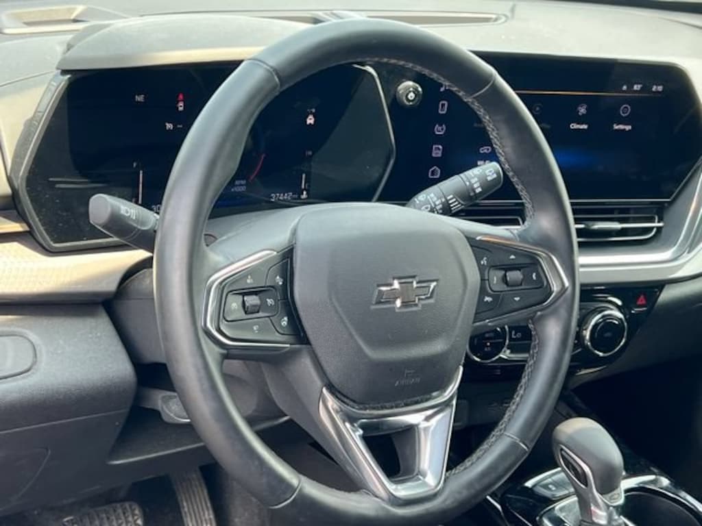 Used 2025 Chevrolet Trax Activ SUV
