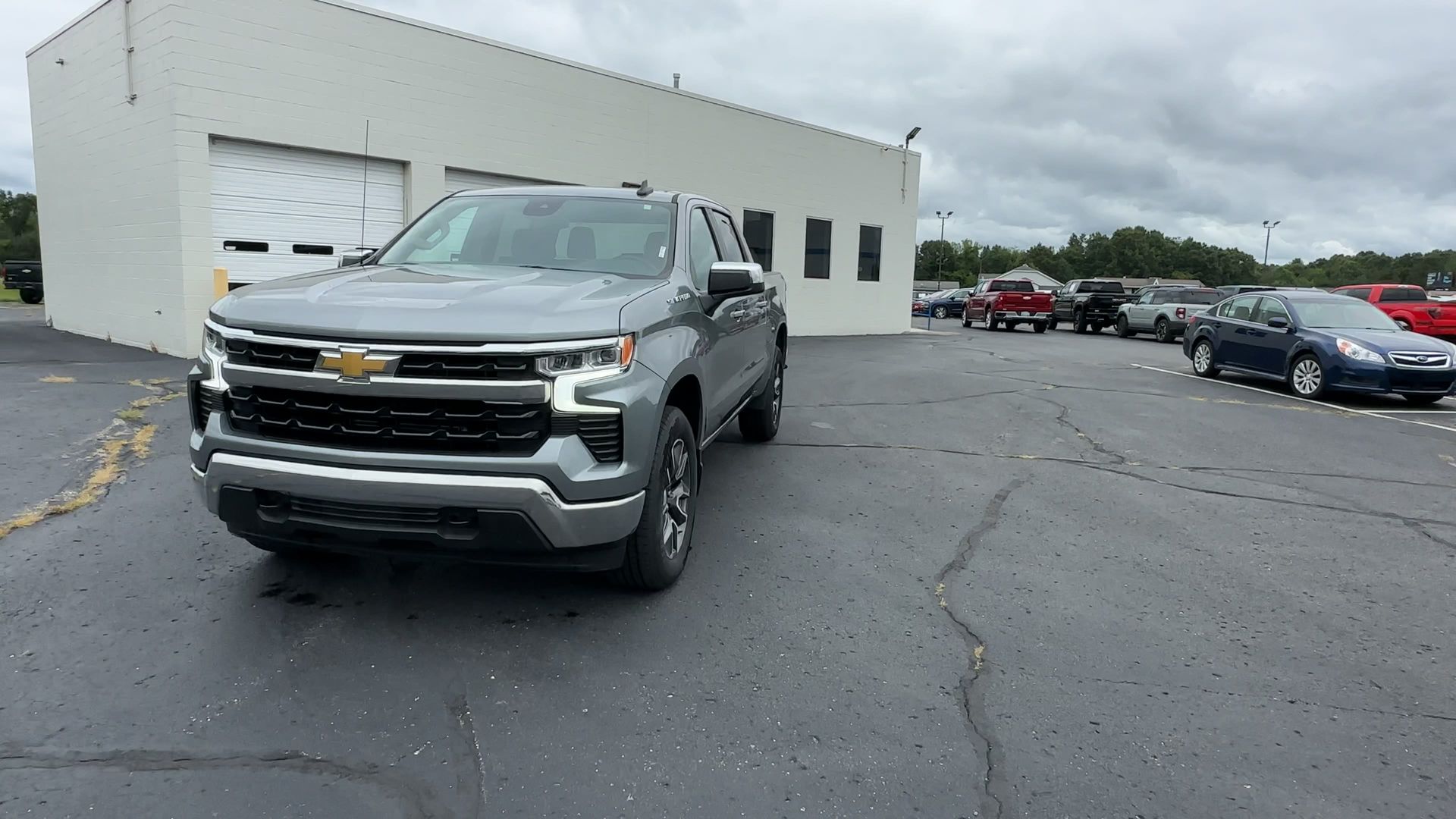 2023 Chevrolet Silverado 1500 LT photo 3