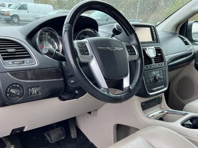 Used 2012 Chrysler Town & Country Limited with VIN 2C4RC1GG0CR416373 for sale in Rockford, MI