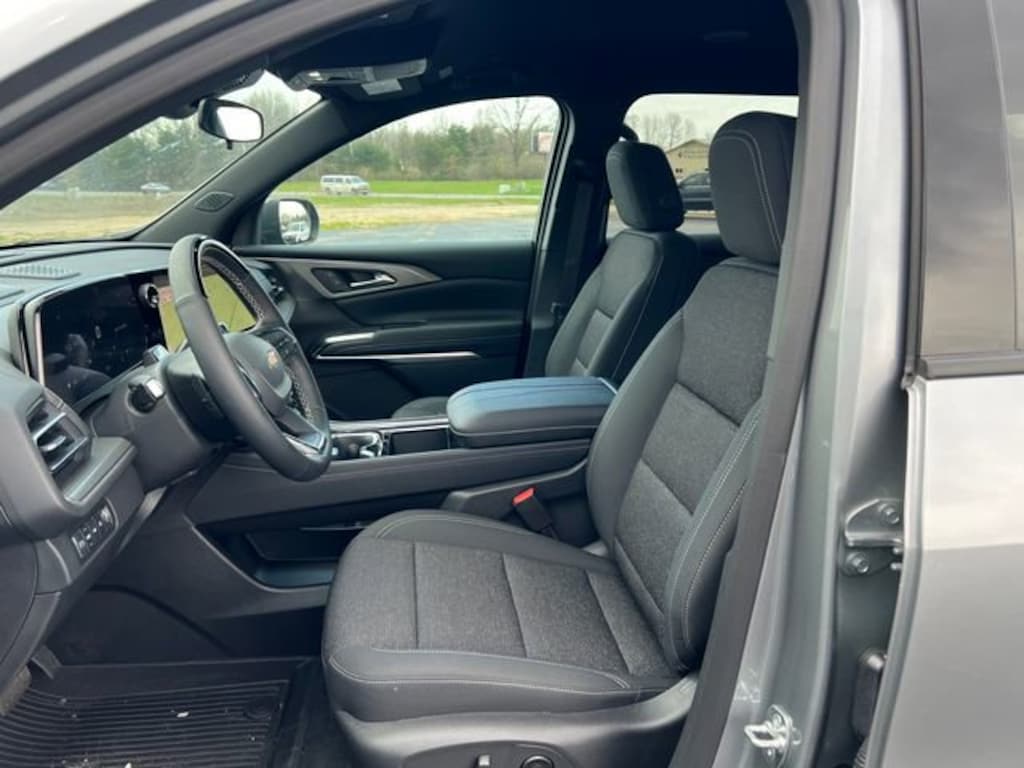 New 2025 Chevrolet Traverse LT SUV