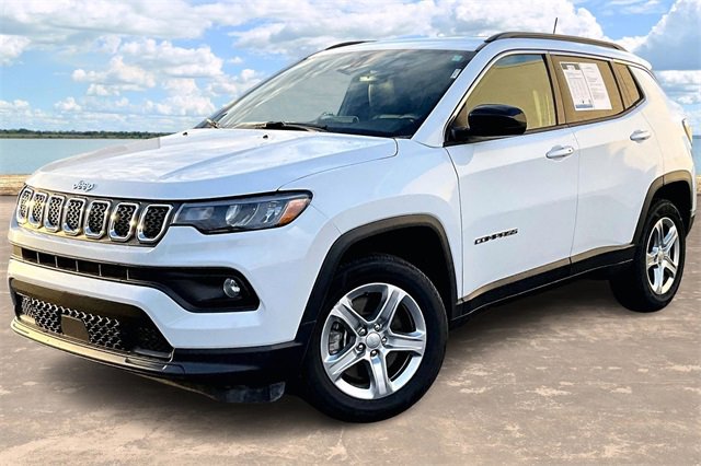 2024 Jeep Compass Latitude photo 3
