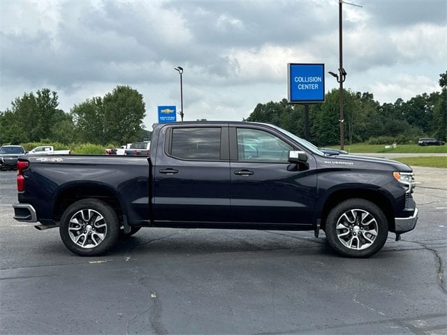 Used 2022 Chevrolet Silverado 1500 LT with VIN 3GCPDKEK0NG563500 for sale in Rockford, MI