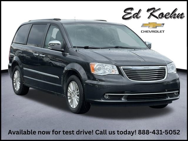 2012 Chrysler Town & Country Limited's photo