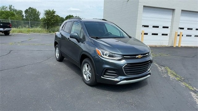 Used 2022 Chevrolet Trax LT with VIN KL7CJPSM1NB561240 for sale in Rockford, MI