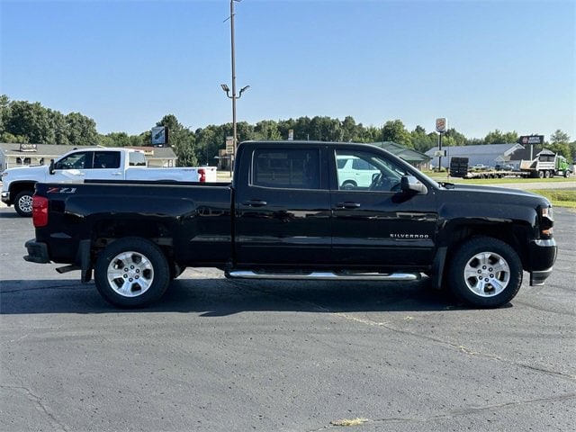 Used 2018 Chevrolet Silverado 1500 LT with VIN 1GCUKREC9JF142302 for sale in Rockford, MI