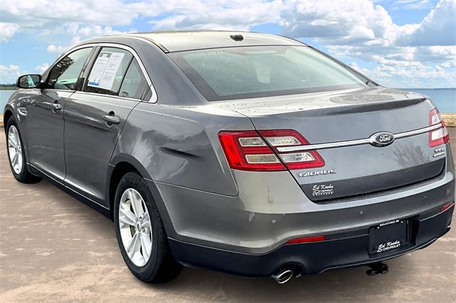 2014 Ford Taurus SEL photo 4