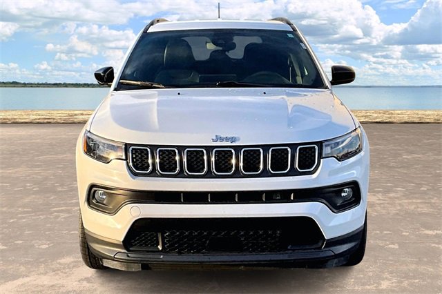 2024 Jeep Compass Latitude photo 2