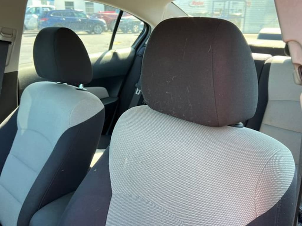 Used 2014 Chevrolet Cruze LS Car